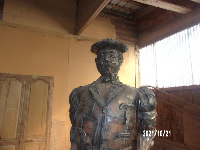 Photo statue en metal image 4/6