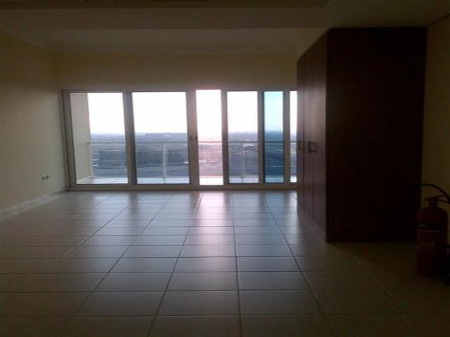 Photo Studio non meublé à louer avec balcon près du Metro Station JLT image 4/6