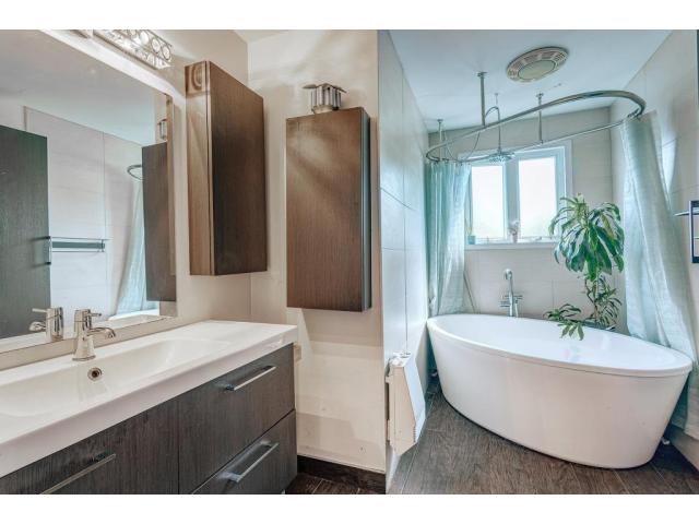 Photo Superbe maison 6 ch. proche de l'Hôpital St-Eustache (Quebec) image 4/6