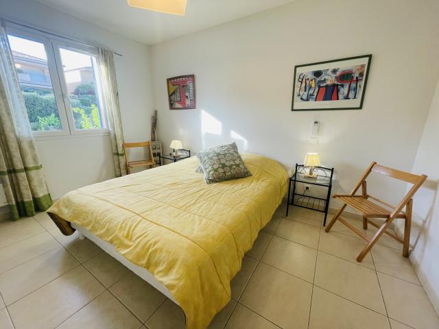 Photo T2 de 52m² avec terrasse Vue mer et montagnes L08 image 4/6