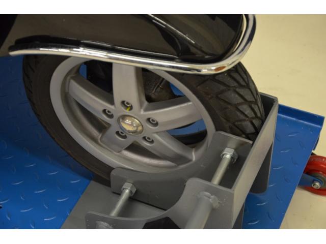 Photo Table élévatrice pour scooters et motos TS-C300 jusqu’à 300 kg de charge utile image 4/6