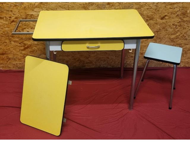 Photo table formica jaune 1 chaise 1 tabouret 1 rallonge image 4/5