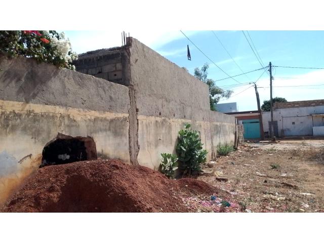Photo Terrain avec un batiment en construction à vendre à vendre à Somone Sénégal image 4/4