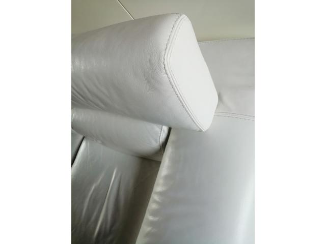 Photo Très beau canapé moderne en cuir blanc image 4/4
