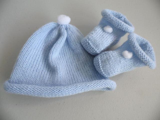 Photo Tricot laine bébé fait main bonnet bleu à pompon image 4/6