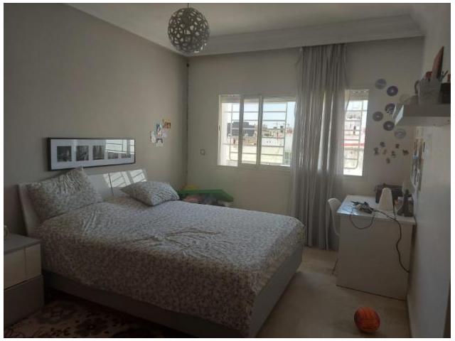 Photo un appartement vide a vendre a ghandi image 4/6