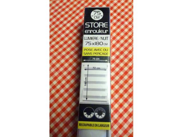Photo Un store enrouleur, lumière/ nuit image 4/4