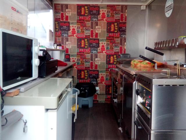 Photo URGENT! VENDS REMORQUE FOOD TRUCK EQUIPEE image 4/4