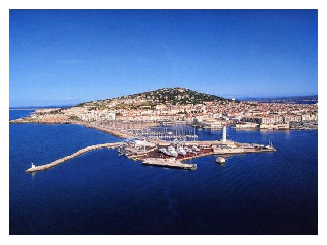 Photo Vacances ou cure Sete face à la mer piscine tennis pieds dans l'eau image 4/6