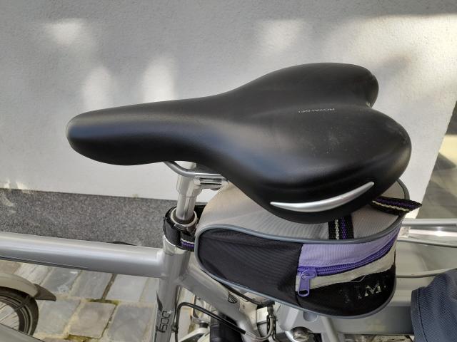 Photo velo de ville électrique homme TREK navigator 500+ image 4/5