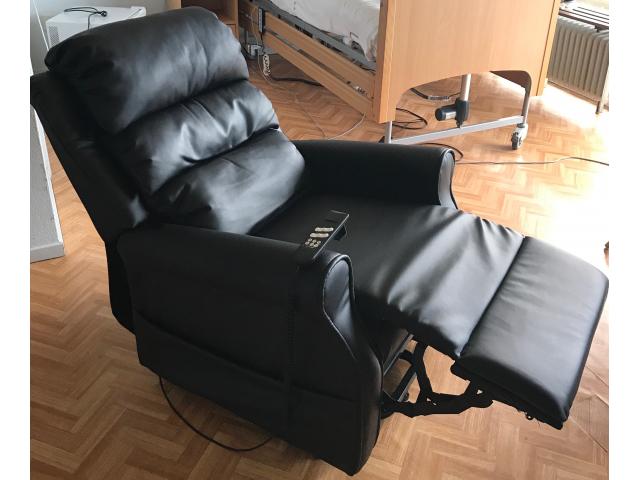 Photo Vente d'un fauteuil électrique en cuir véritable noir image 4/6