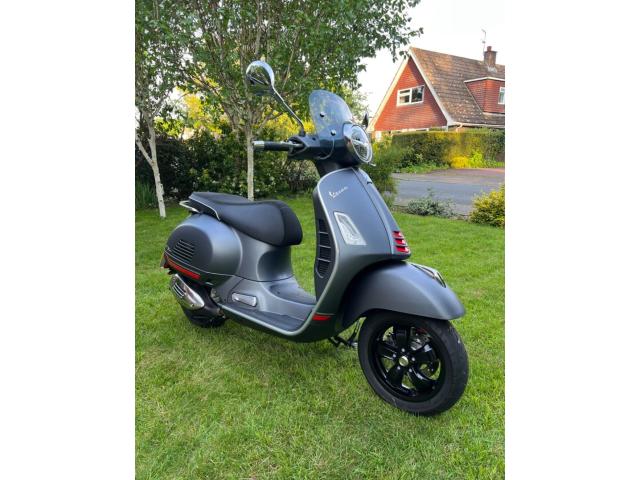 Photo Vespa GTS 300 Super Sport HPE 2021 image 4/4