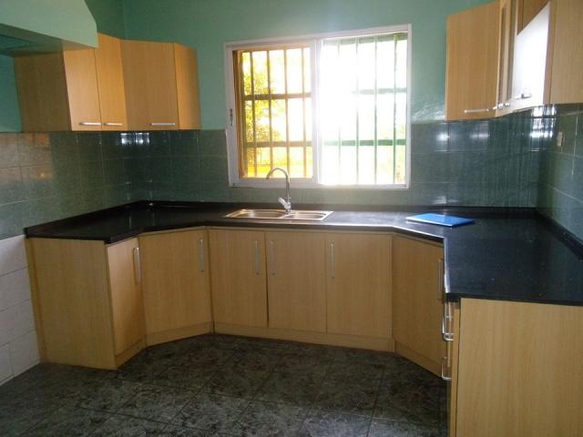 Photo VILLA A VENDRE A AMBOHIBAO Ref#2286 image 4/5