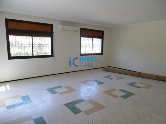 Photo Villa de 2000 m² à vendre située à Souissi image 4/6
