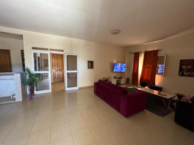 Photo Villa de 425 mètres carrés à vendre à Mbour Sénégal image 4/4