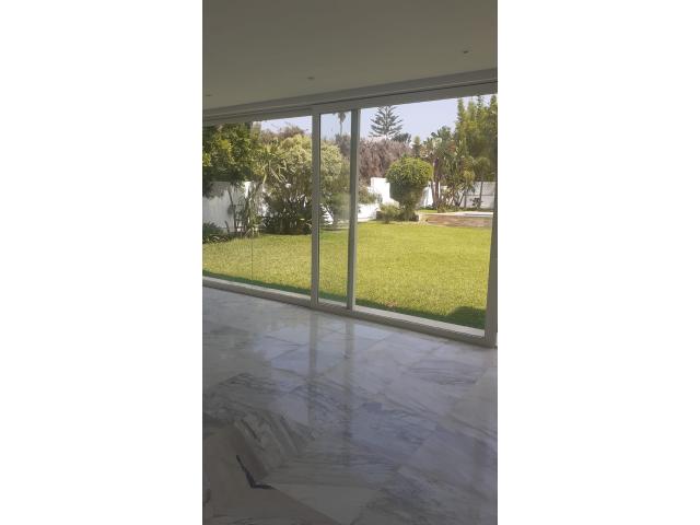 Photo Villa de prestige à louer – Route Zaïr – 2000 m² image 4/6