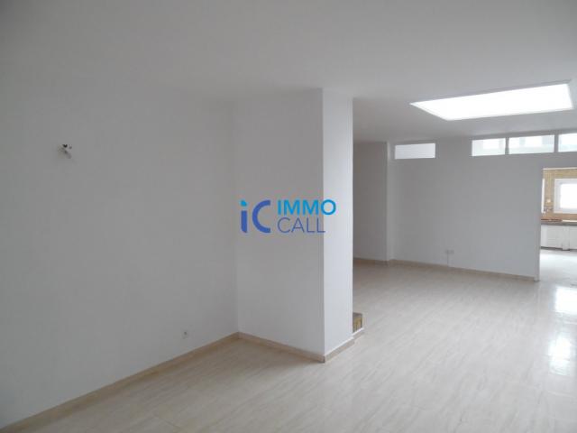 Photo Villa plein pied de 550 m² en location à Agdal image 4/5
