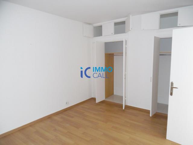 Photo Villa vide de 2000 m² en location à Souissi image 4/6