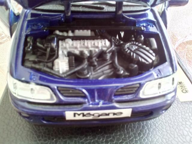 Photo VOITURE DE COLLECTION (RENAULT MEGANE) image 4/5