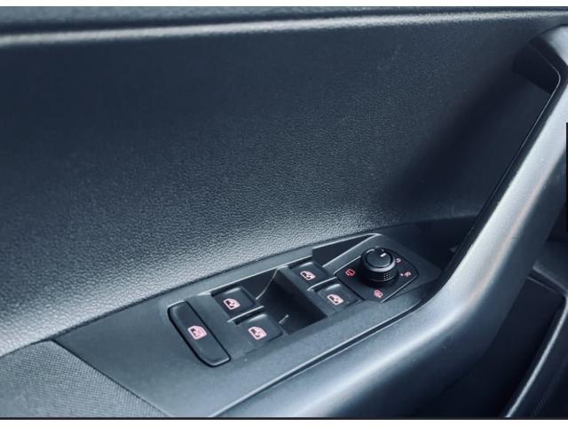 Photo 1.0 TSi Comfortline  / CARPLAY - NAV image 5/6
