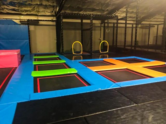 Photo 600m2 de Trampolines quasi neufs image 5/6