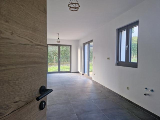 Photo 6830 Les Hayons : nouvelle construction, 3 chambres, jardin. image 5/6