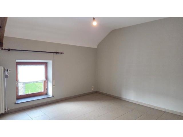 Photo 6880 JEHONVILLE : spacieux appartement-duplex avec parking, 1 chambre. image 5/6