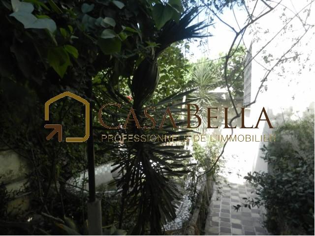 Photo A VENDRE une veille maison bien placée A AKOUDA image 5/5