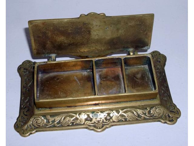 Photo ancienne boite à timbres bronze cuive laiton. image 5/5