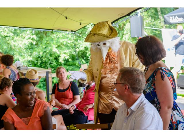 Photo Animations de rue pour Halloween, Spectacle comique participatif "La fête d'Halloween, ... image 5/6