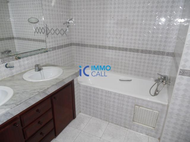 Photo Appartement de standing de 180 m² en location à Agdal image 5/5