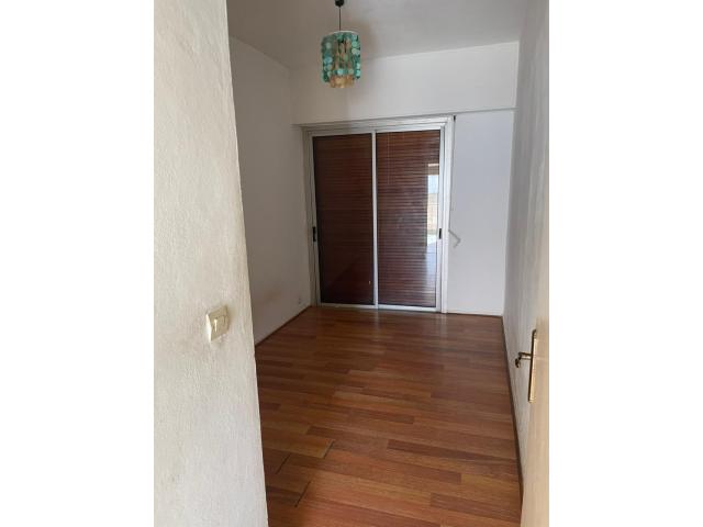 Photo Appartement spacieux – Vue imprenable sur Saint-Denis image 5/6