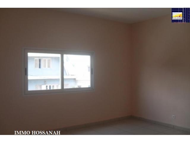 Photo APPARTEMENT  T4 DE  STANDING  NEUF    A  LOUER A AMPANDRANA  Réf: LA 70253 image 5/6