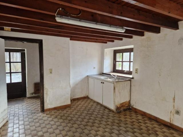 Photo Bertrix : charmante maison en pierres, à rénover, avec jardin. image 5/6