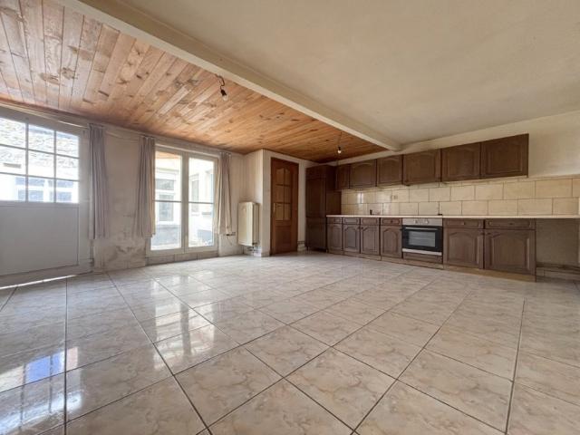 Photo Bertrix : immeuble de rapport, 5 appartements. image 5/5