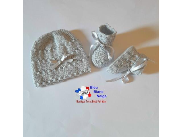 Photo Bonnet et chaussons tricotés main layette bébé fille image 5/6