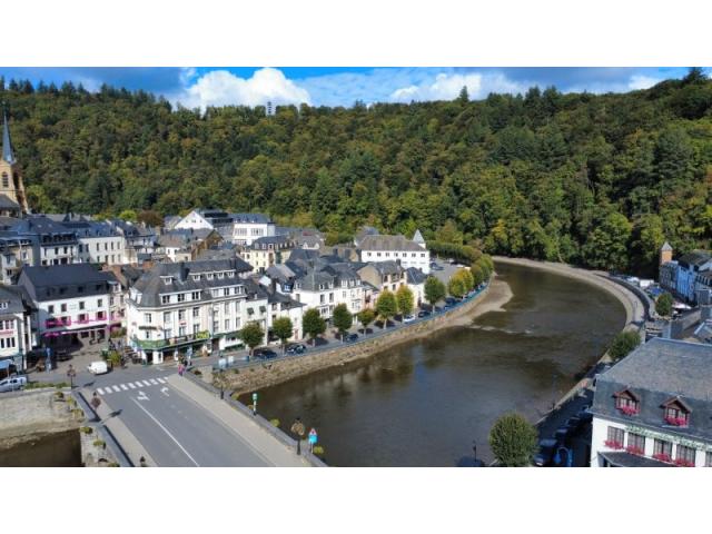 Photo Bouillon centre : charmant immeuble comprenant 2 maisons de commerce. image 5/5