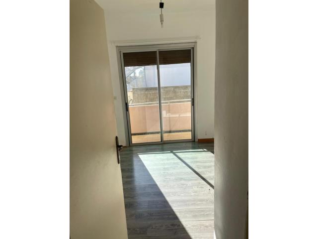 Photo Bureau professionnel – Vue imprenable sur Saint-Denis image 5/6