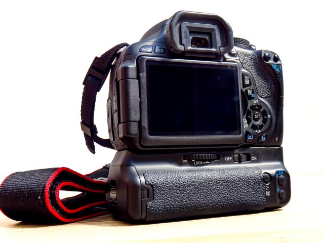 Photo Canon EOS 600D + Grip Battery + objectif EF-S 18-55mm II image 5/6