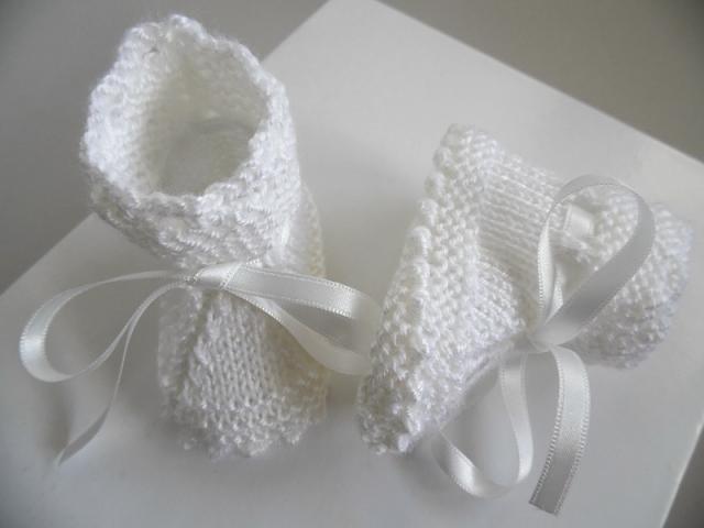 Photo Chaussons blancs bébé  tricot laine fait main image 5/6