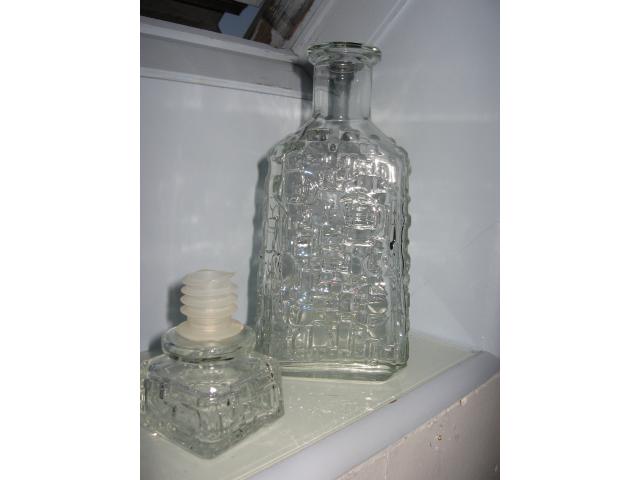 Photo Choix entre 2 bouteilles à alcool ou liqueur avec bouchon hermétique. image 5/6