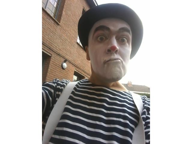 Photo Clown anniversaire, animations de rue, spectacle de clown, mime, faux serveur, échassier, statue viv image 5/6