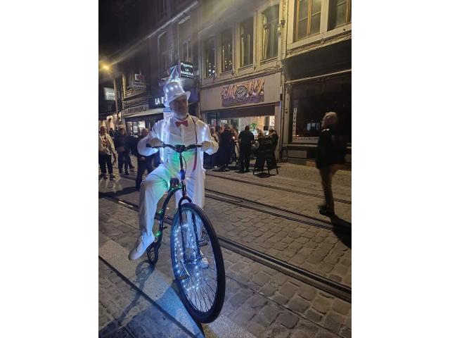 Photo clown pour anniversaire, animations chasses aux oeufs, échassier, clown, mimie, statue vivante, faux image 5/6