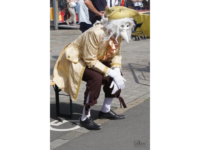 Photo Clown pour anniversaire, spectacle pour carnaval, mime, statue vivante, faux serveur, artiste de rue image 5/6