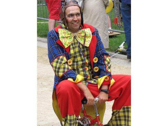 Photo Clown pour anniversaire, spectacles pour enfants, animations de rue, clown sur échasses, mime, statu image 5/6