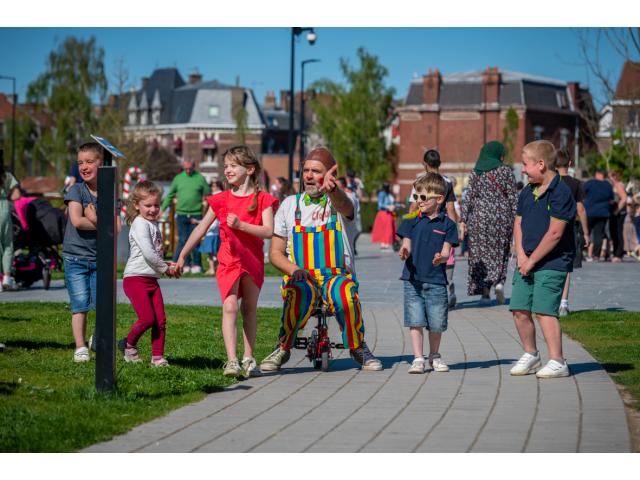 Photo Du spectacle de clown, des animations de rue, du mime, de la statue vivante, de l'échassier, du faux image 5/6
