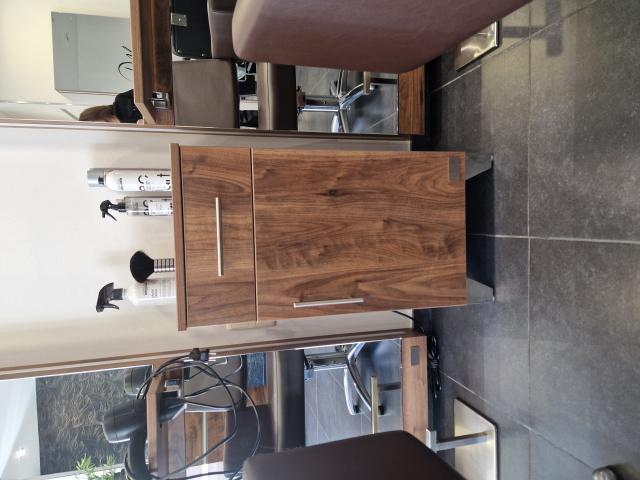 Photo Ensemble complet de meubles de salon de coiffure image 5/6
