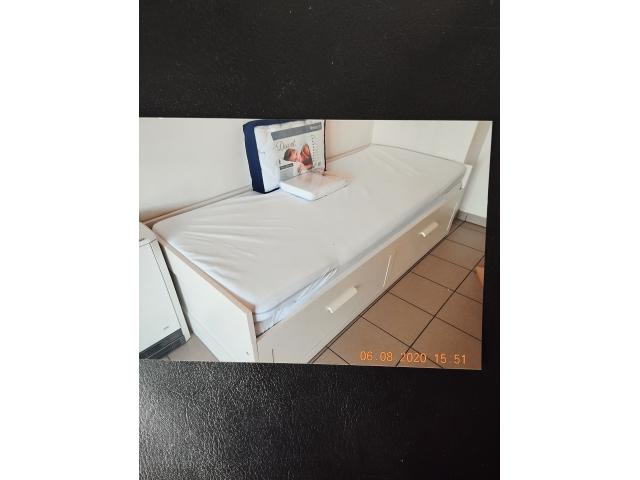 Photo ÉTAT IMPECCABLE, LIT IKÉA BRISMES COMPLET avec 2 matelas, 2 sommiers, 2 tiroirs, possible pour 2 per image 5/6