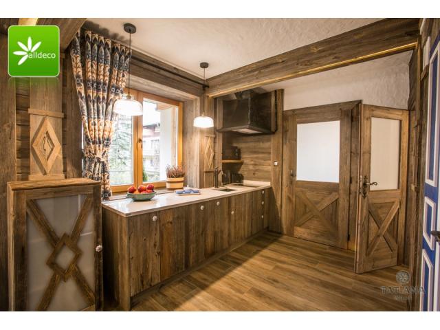 Photo Fronts de meubles vieux bois image 5/5