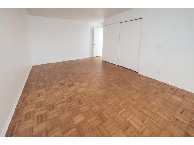 Photo Grand appartement 4 1/2 Rivière-des-Prairies LIBRE (Montreal, Quebec) image 5/6